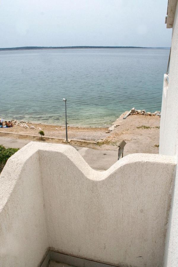 Apartments By The Sea Mandre, Pag - 4093 콜란 외부 사진