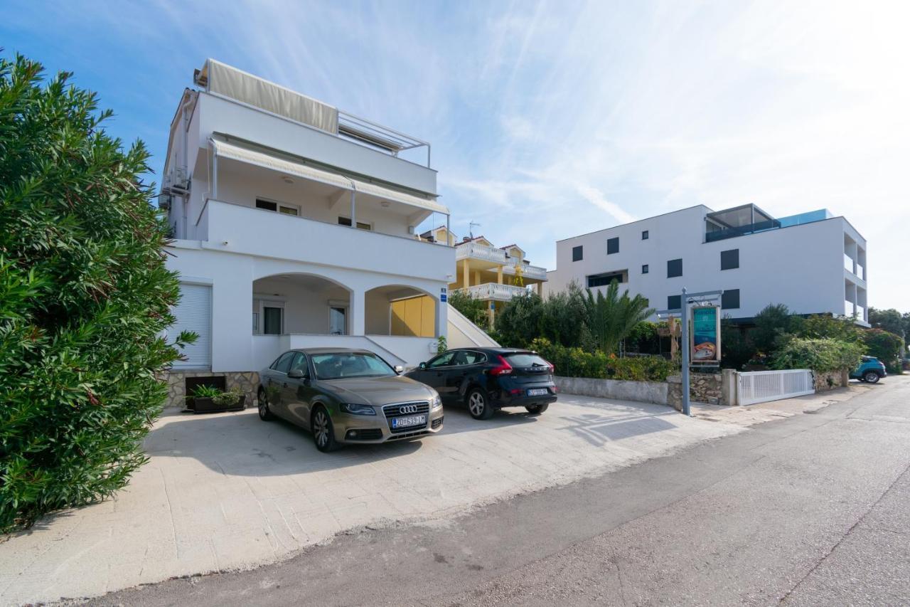 Apartments By The Sea Mandre, Pag - 4093 콜란 외부 사진