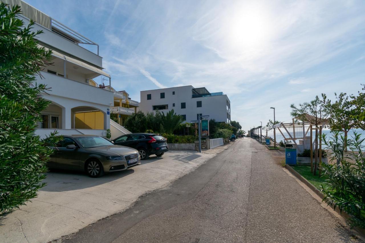 Apartments By The Sea Mandre, Pag - 4093 콜란 외부 사진