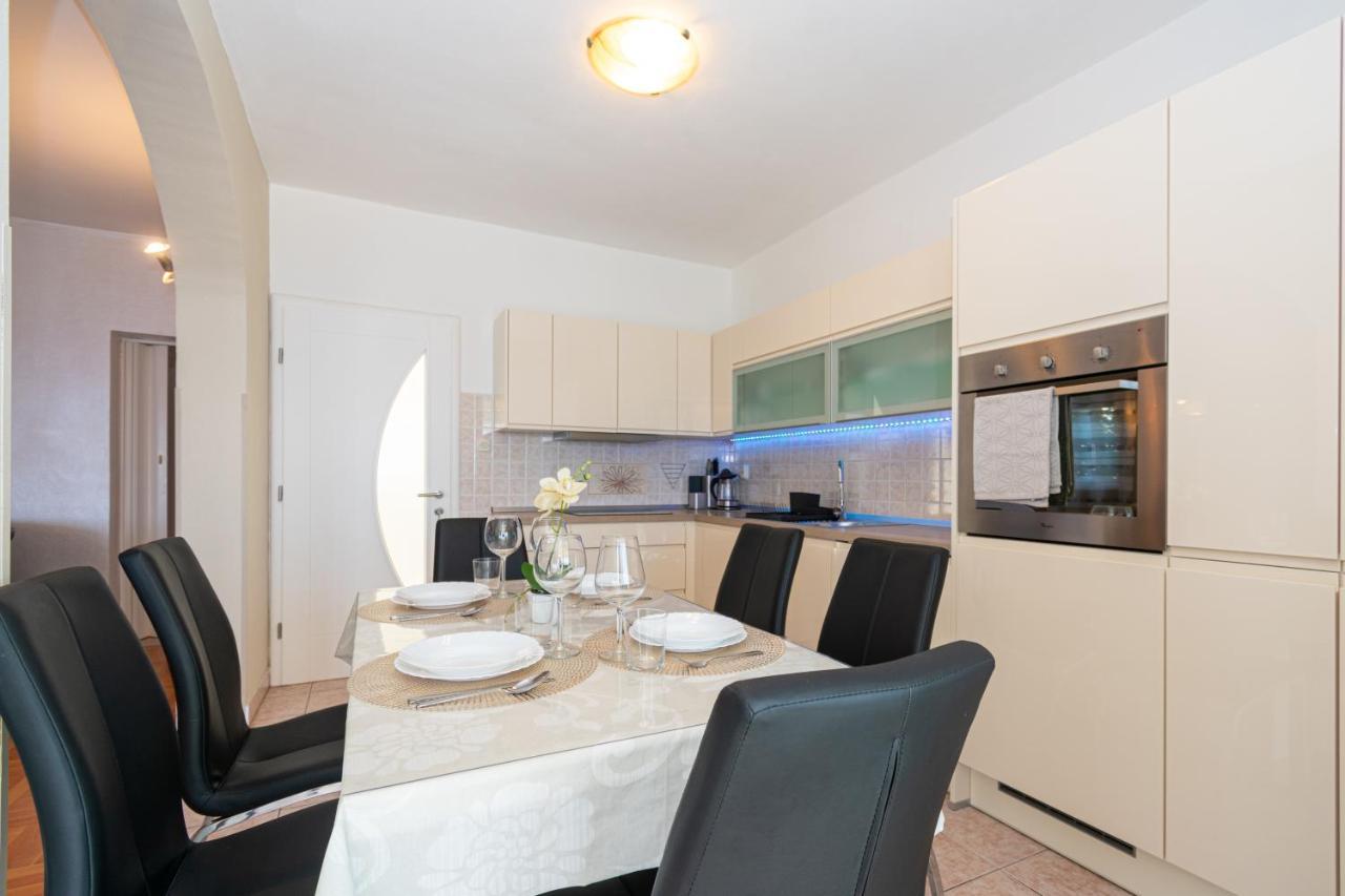 Apartments By The Sea Mandre, Pag - 4093 콜란 외부 사진