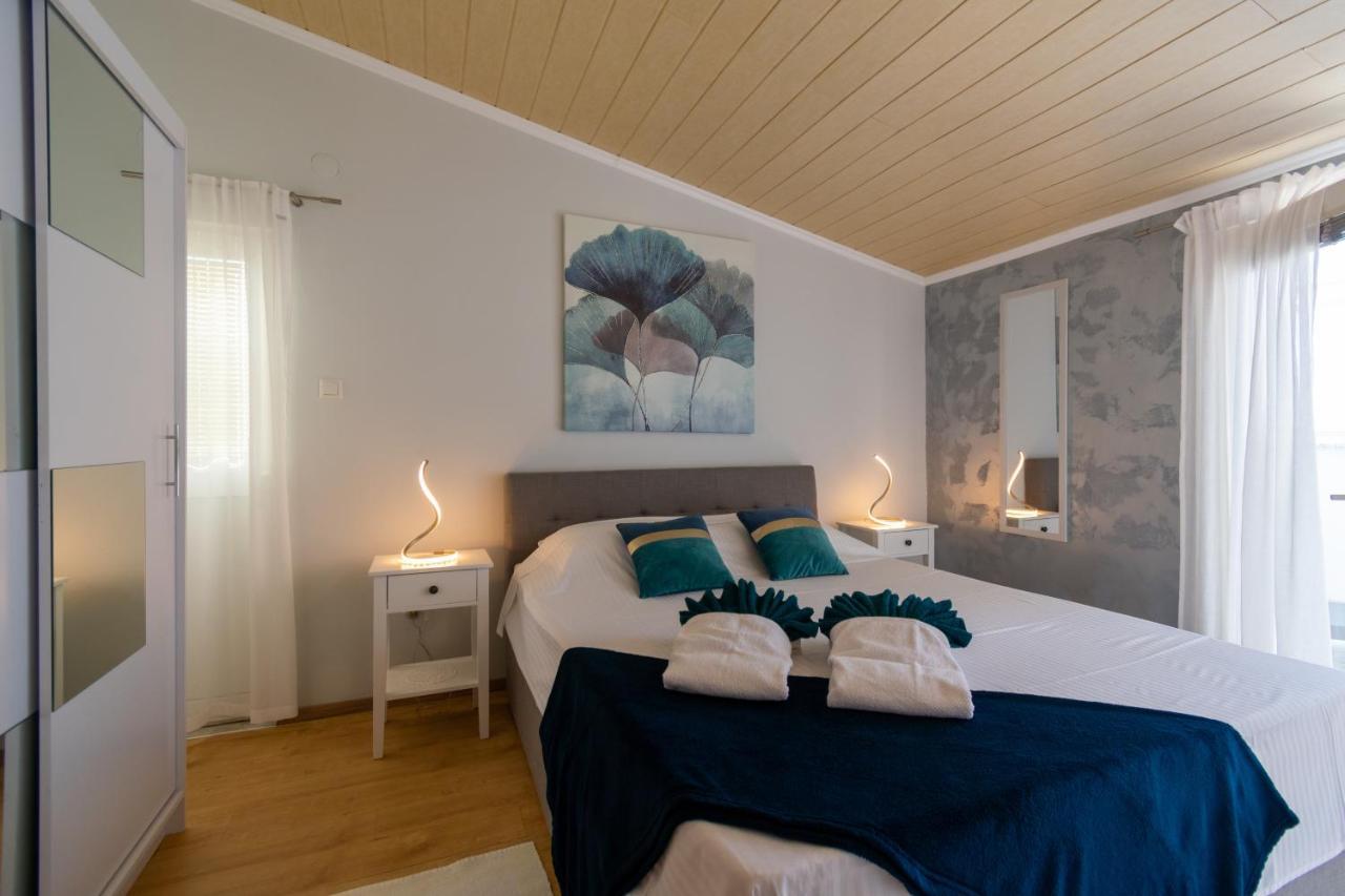Apartments By The Sea Mandre, Pag - 4093 콜란 외부 사진