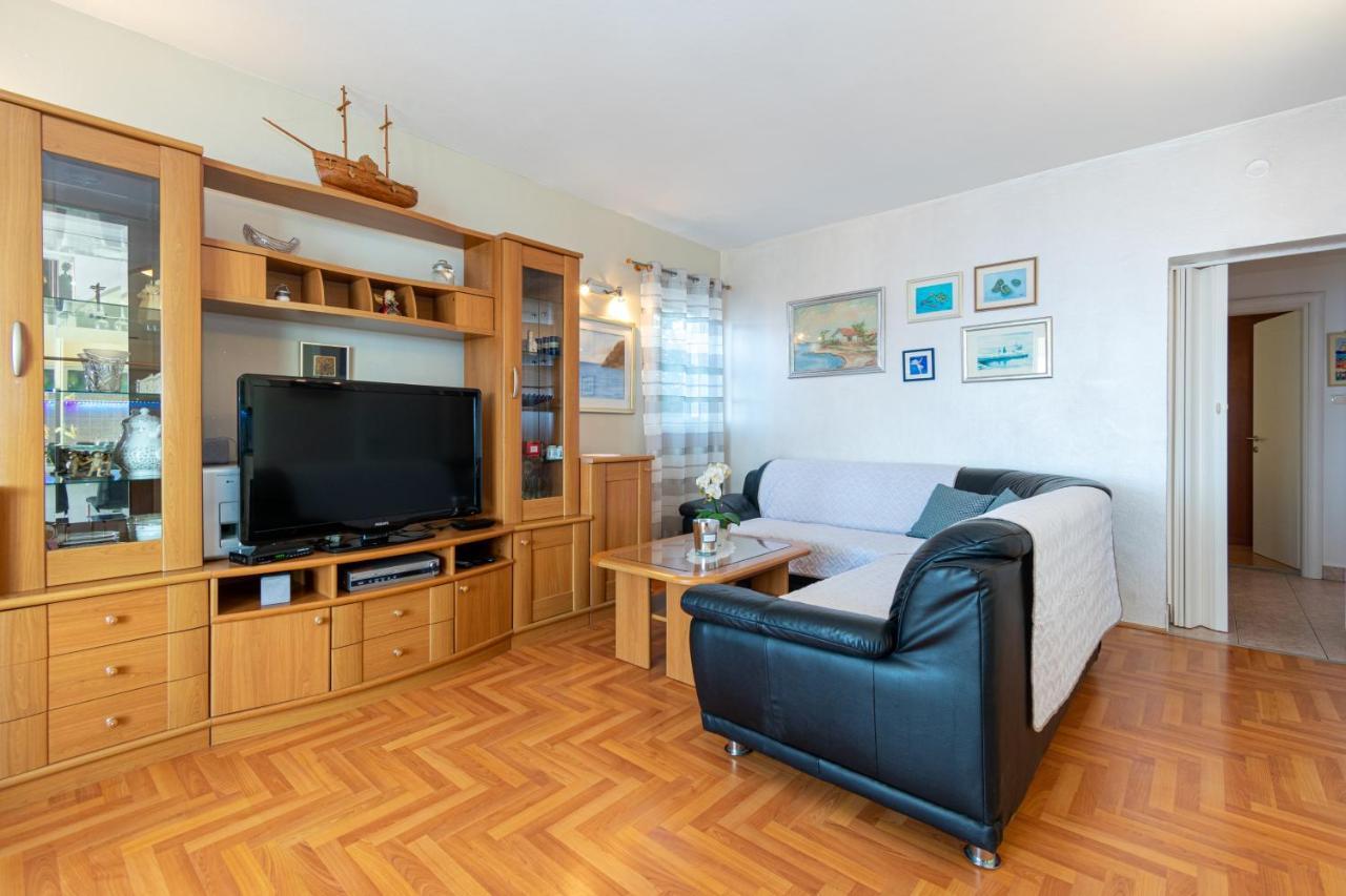 Apartments By The Sea Mandre, Pag - 4093 콜란 외부 사진