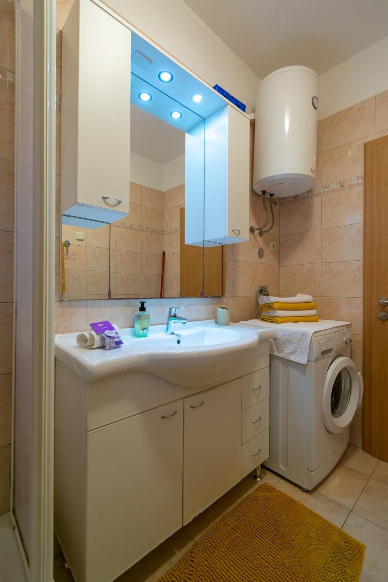 Apartments By The Sea Mandre, Pag - 4093 콜란 객실 사진