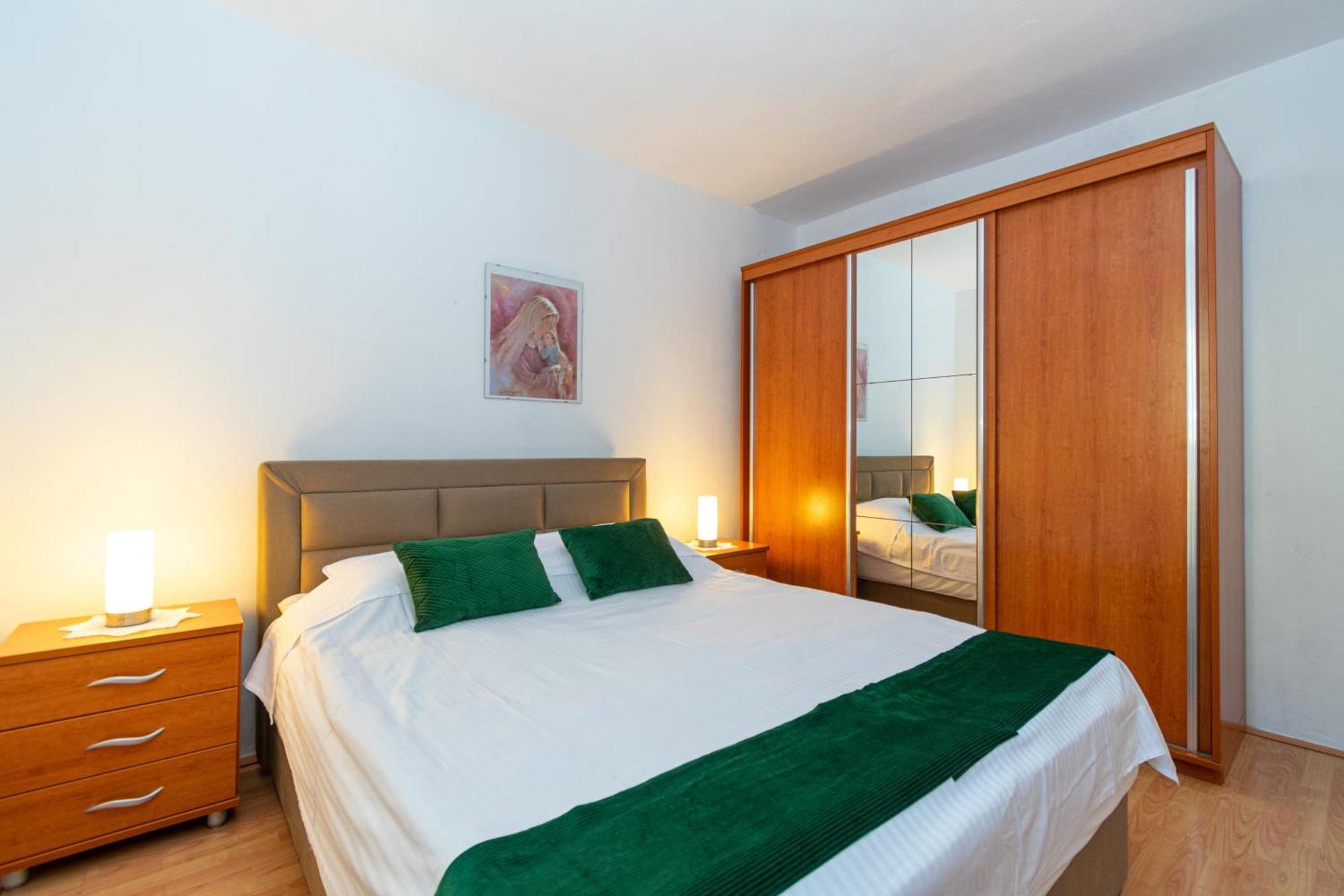 Apartments By The Sea Mandre, Pag - 4093 콜란 객실 사진